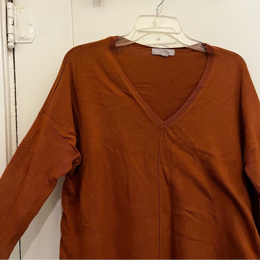 Chelsea 28 V-Neck Sweater in Rust Clay - Size Medium - Picture 3 of 7